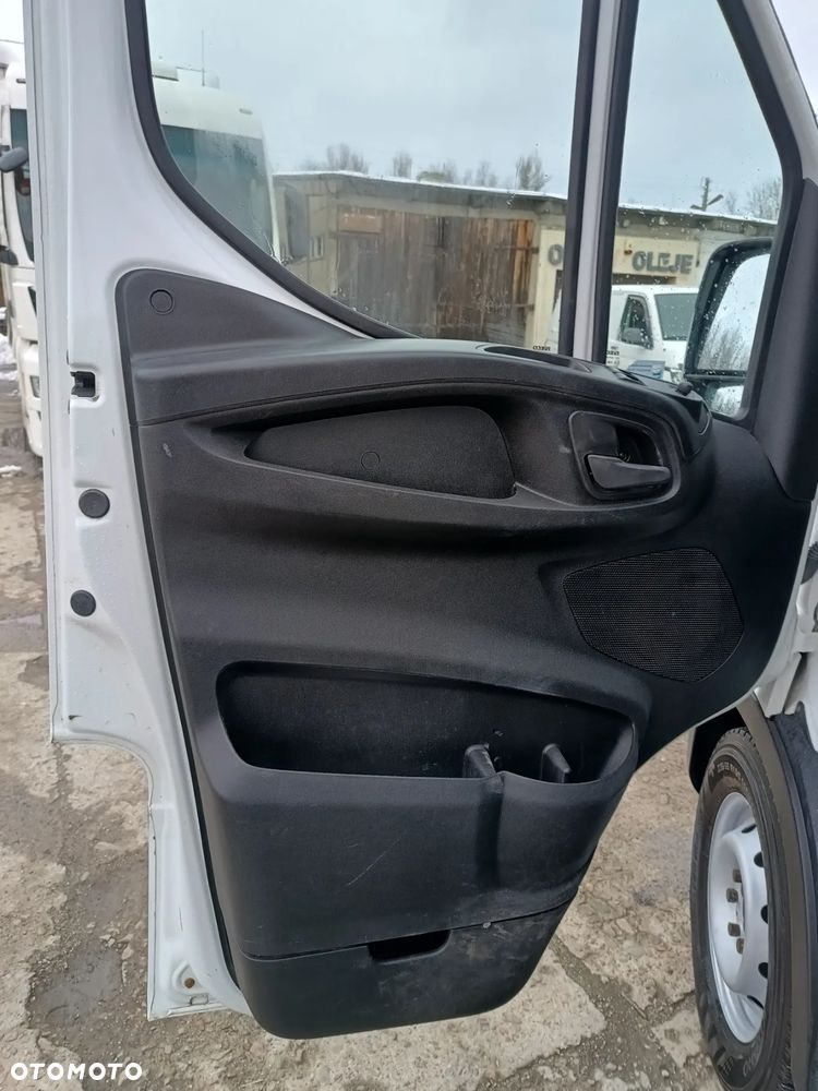 Iveco DAILY 35s13 L2H2 2.3 diesel 126kM, HAK(uciąg 3.5t) OPONY ZIMOWE BDB STAN, OGINALNY NISKI PRZEBIEG! Gotowy do pracy! - 32