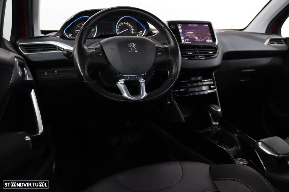 Peugeot 2008 1.2 PureTech Allure EAT6 - 5