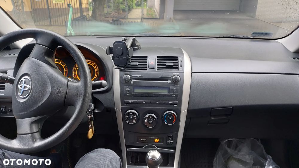 Toyota Corolla 1.6 Luna - 4