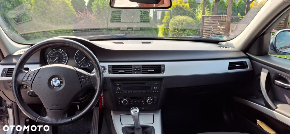 BMW Seria 3 318i - 9