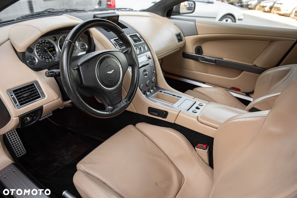 Aston Martin DB9 Touchtronic - 15