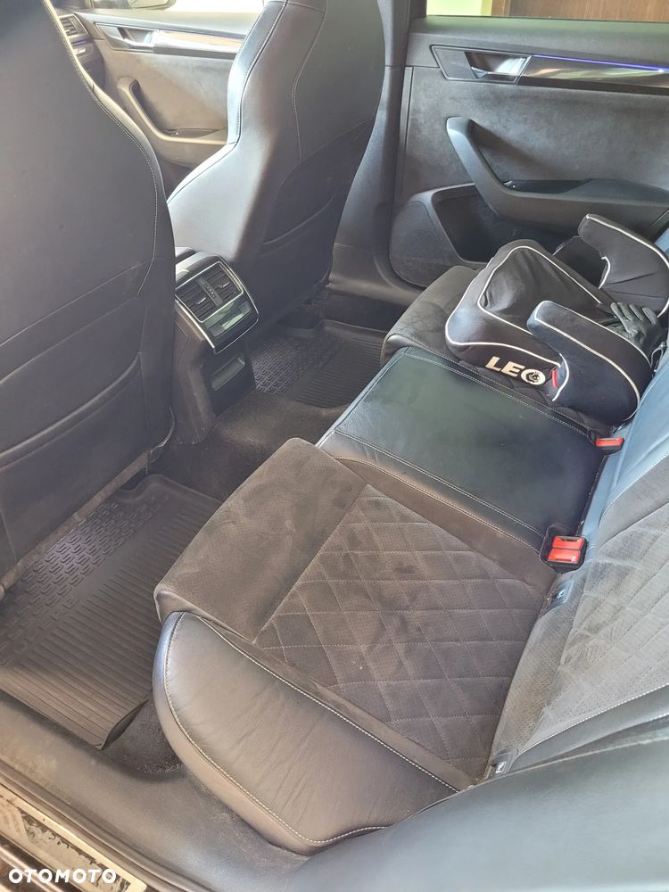 Skoda Superb 2.0 TDI Sportline DSG - 11