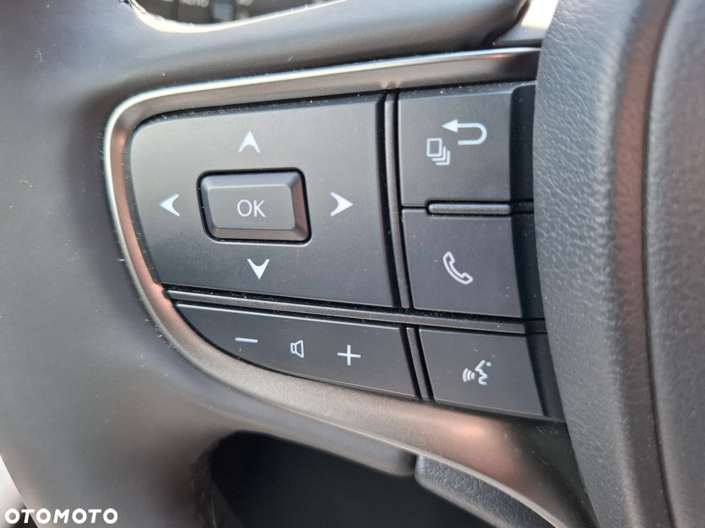Lexus UX - 35