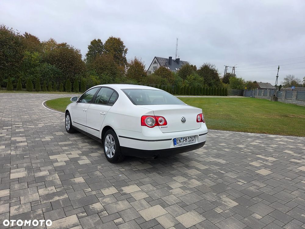 Volkswagen Passat 1.6 Exclusive - 12