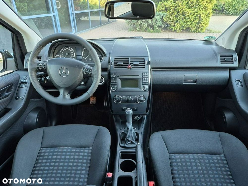 Mercedes-Benz A-Class 2011 photo 4