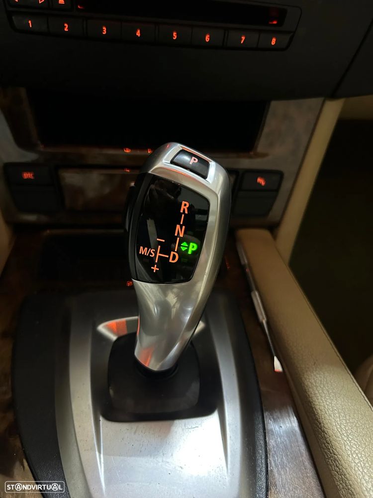 BMW 520 dA Executive - 12