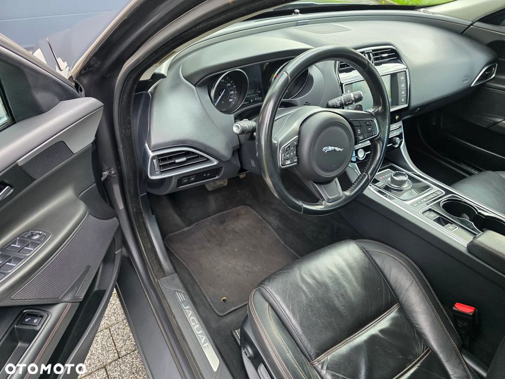 Jaguar XE E-Performance Pure - 10