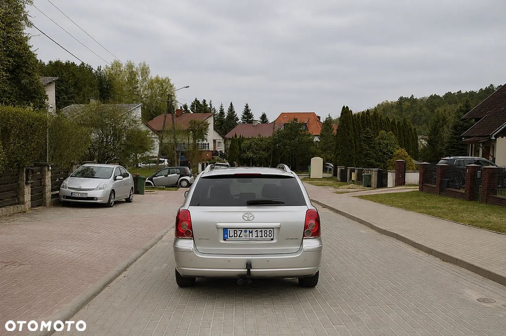 Toyota Avensis 1.8 VVT-i Sol Premium - 5