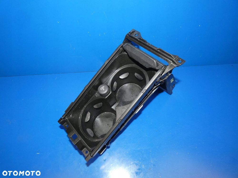 VOLVO V40 II SCHOWEK ROLETKA UCHWYT NA KUBKI TUNELU ŚRODKOWEGO - 2