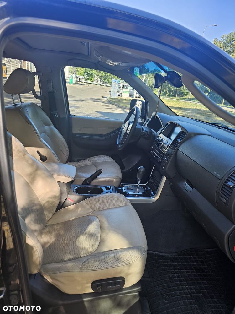 Nissan Pathfinder 2.5 D LE EU5 - 16