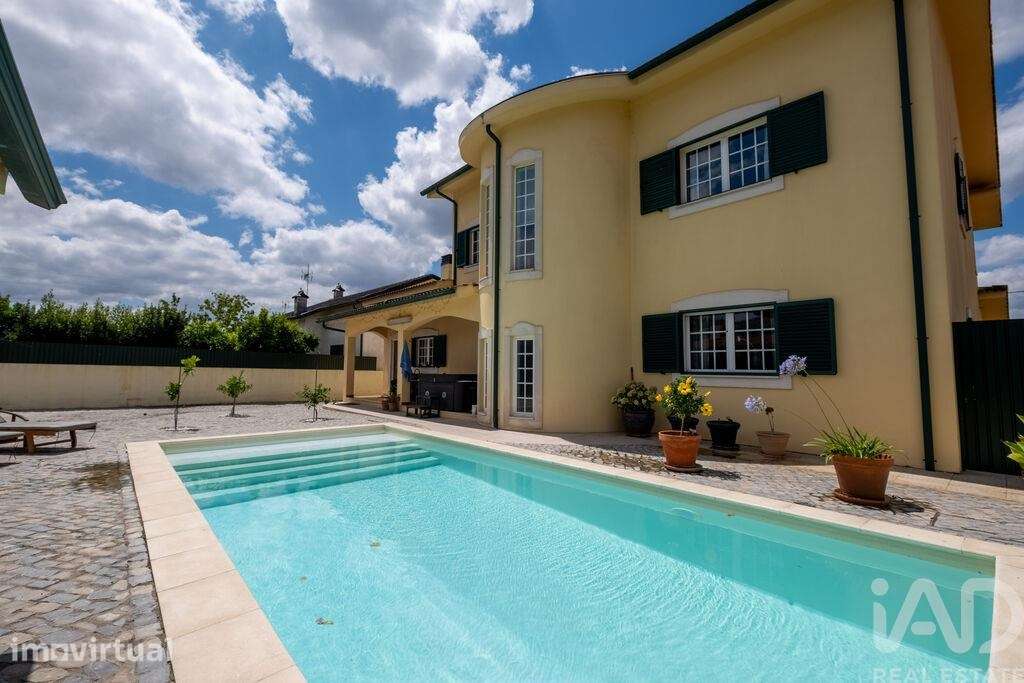 Casa / Villa T4 em Poiares de 256 m2 - Grande imagem: 2/40