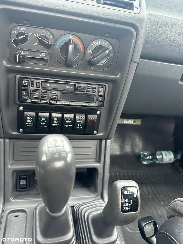 Mitsubishi Pajero - 9