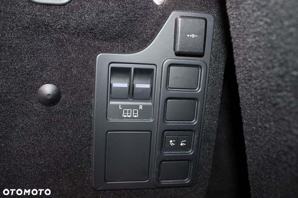 Land Rover Discovery 2.0 P300 R-Dynamic S - 40