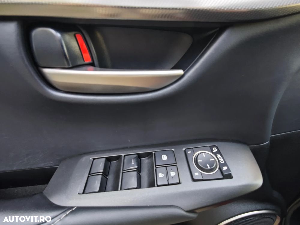 Lexus Seria NX 300h E-FOUR - 12