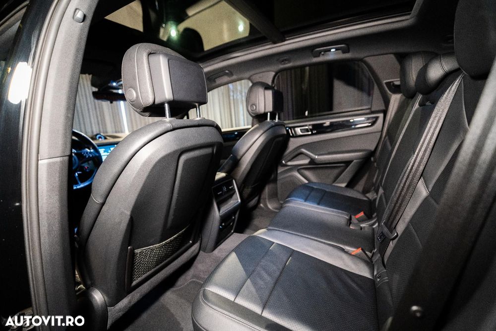 Porsche Cayenne Standard - 35
