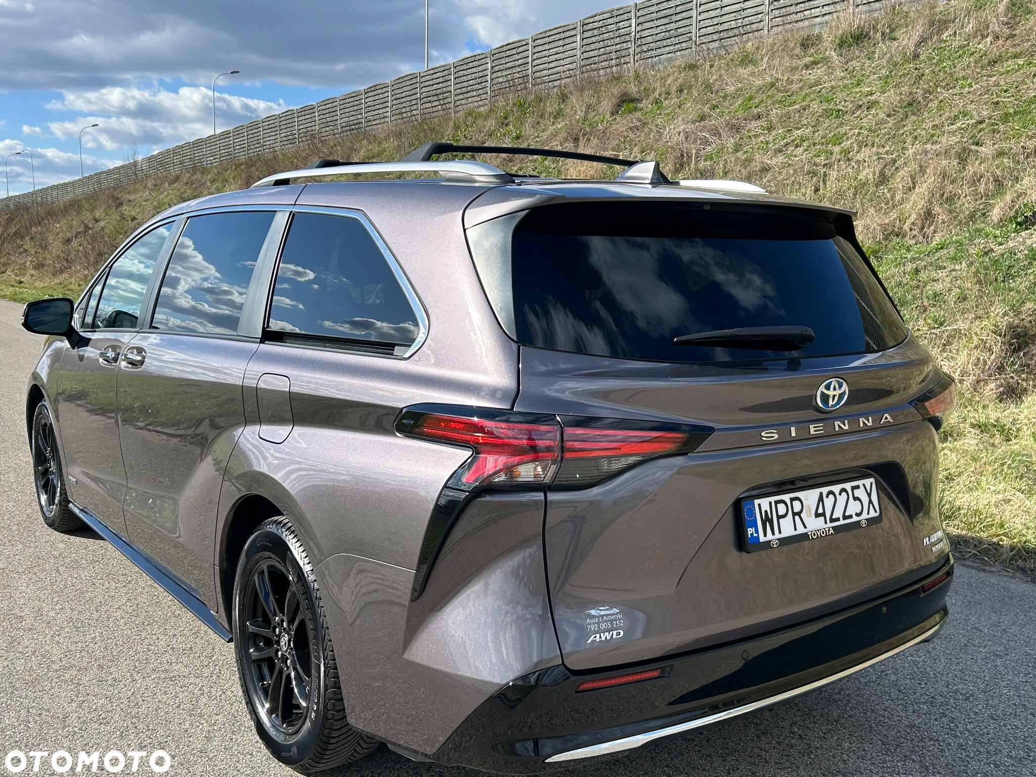 Toyota Sienna - 2
