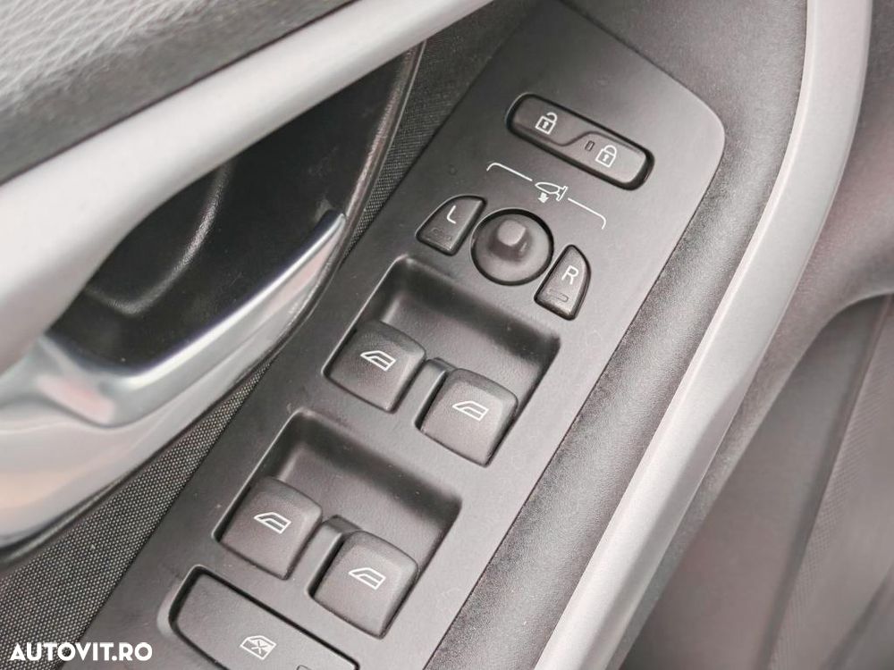 Volvo V40 D2 DRIVe Aut. Momentum - 23
