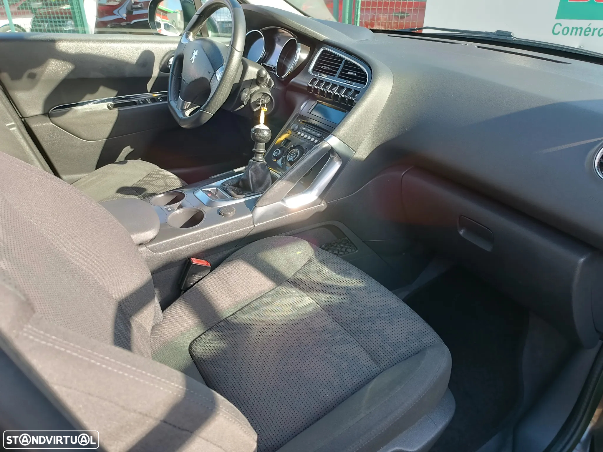 Peugeot 3008 1.6 HDi SE Style - 26