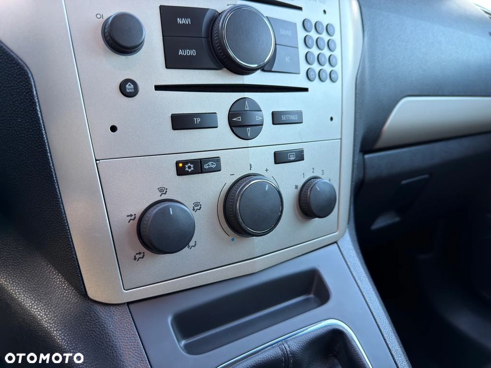 Opel Zafira 1.8 Cosmo - 33