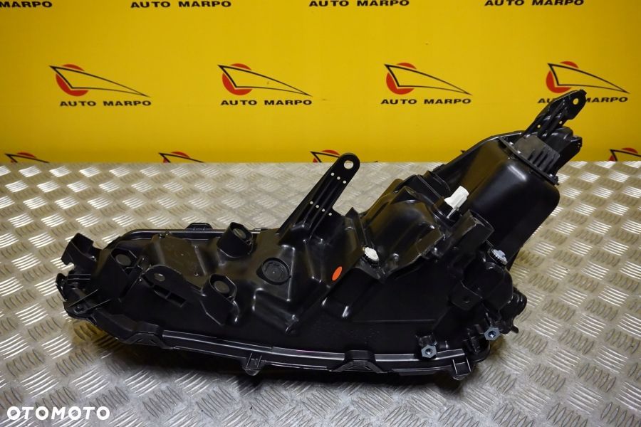 TOYOTA GRAND HIGHLANDER 2024 - REFLEKTOR LAMPA FULL LED PRAWA USA - 9