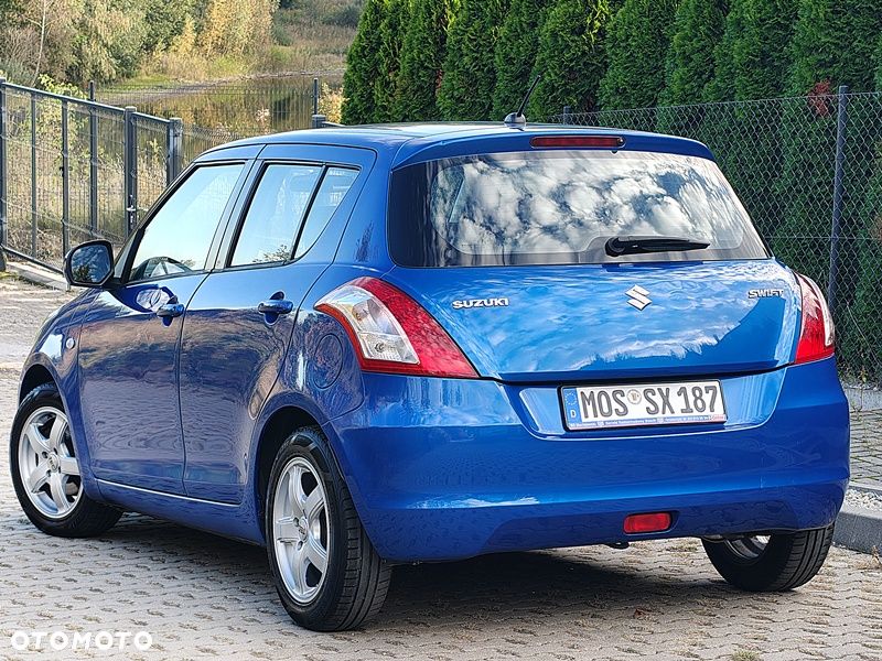 Suzuki Swift 2011 photo 3