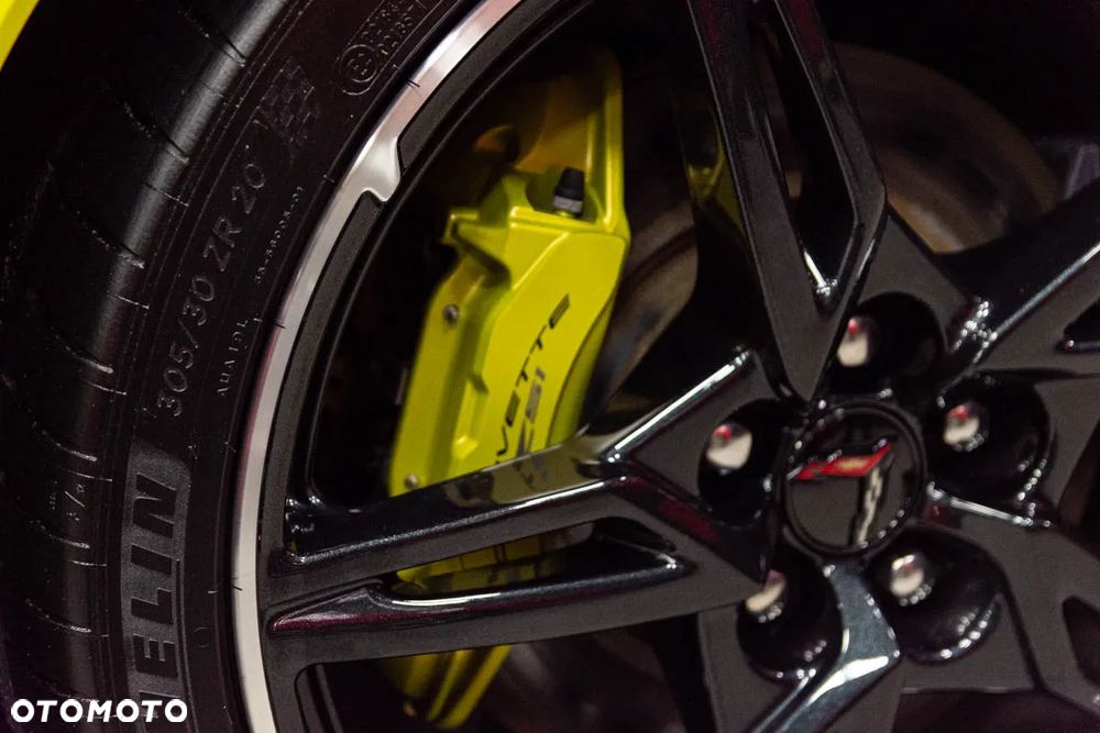 Chevrolet Corvette - 15