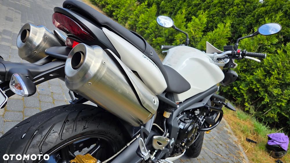 Triumph Street Triple - 16