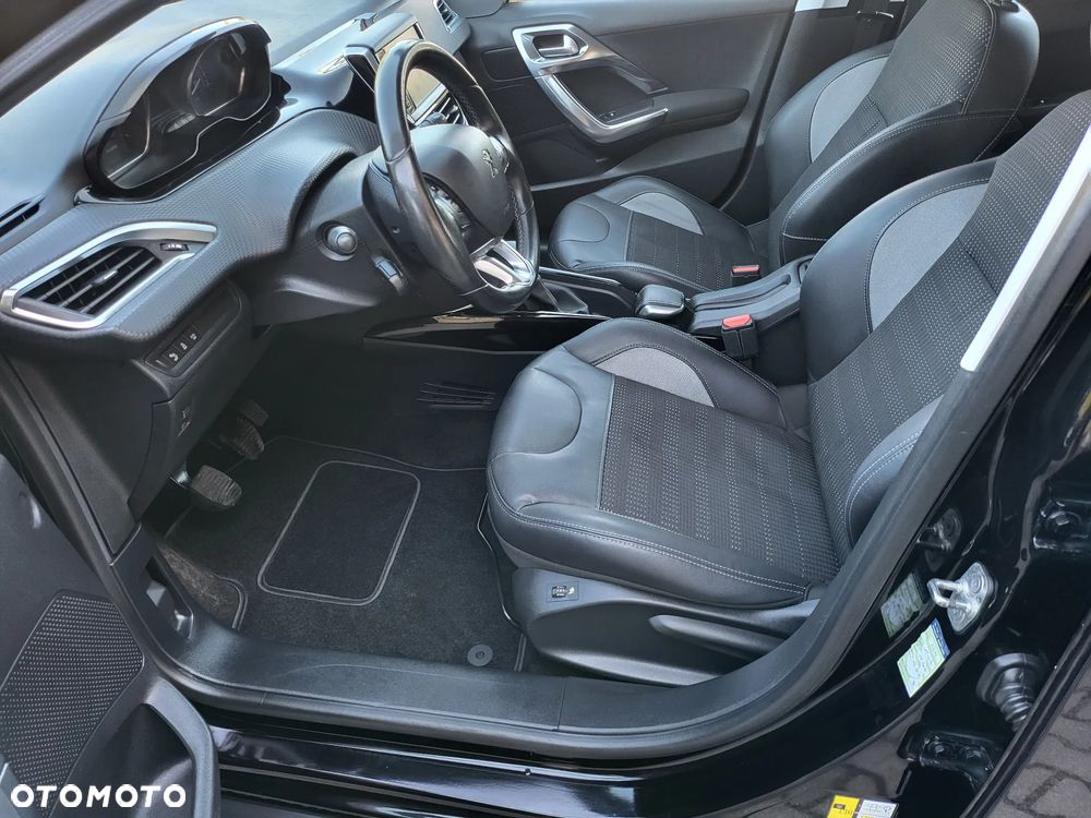 Peugeot 2008 1.2 Pure Tech Allure S&S - 11