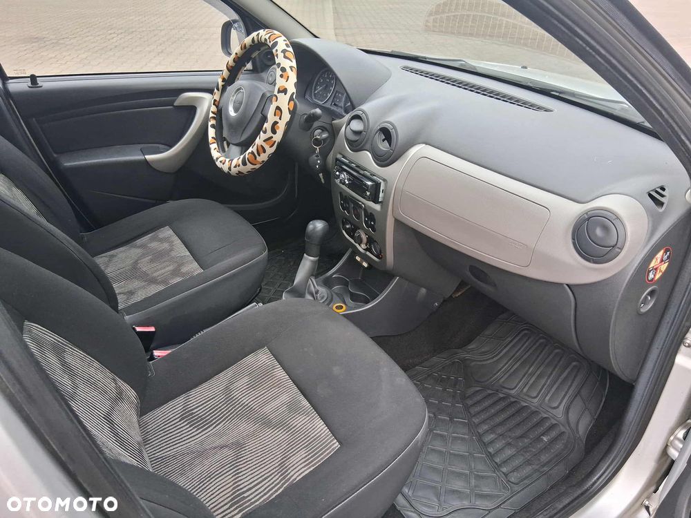 Dacia Sandero - 8