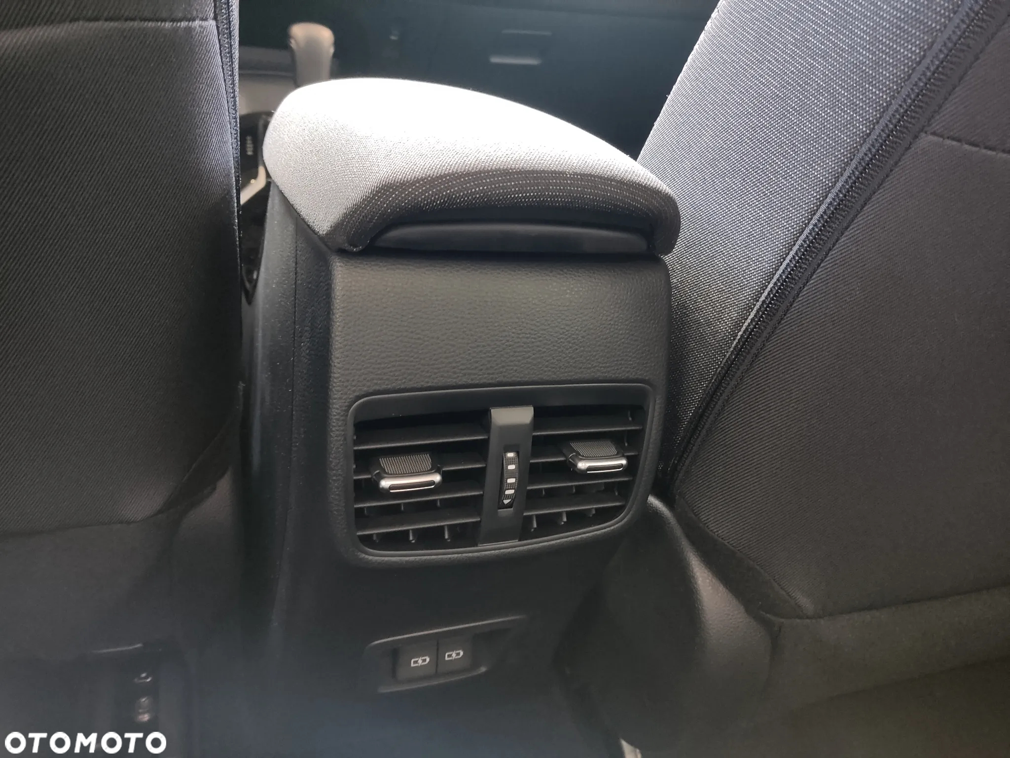 Toyota Corolla 1.8 Hybrid Comfort - 17