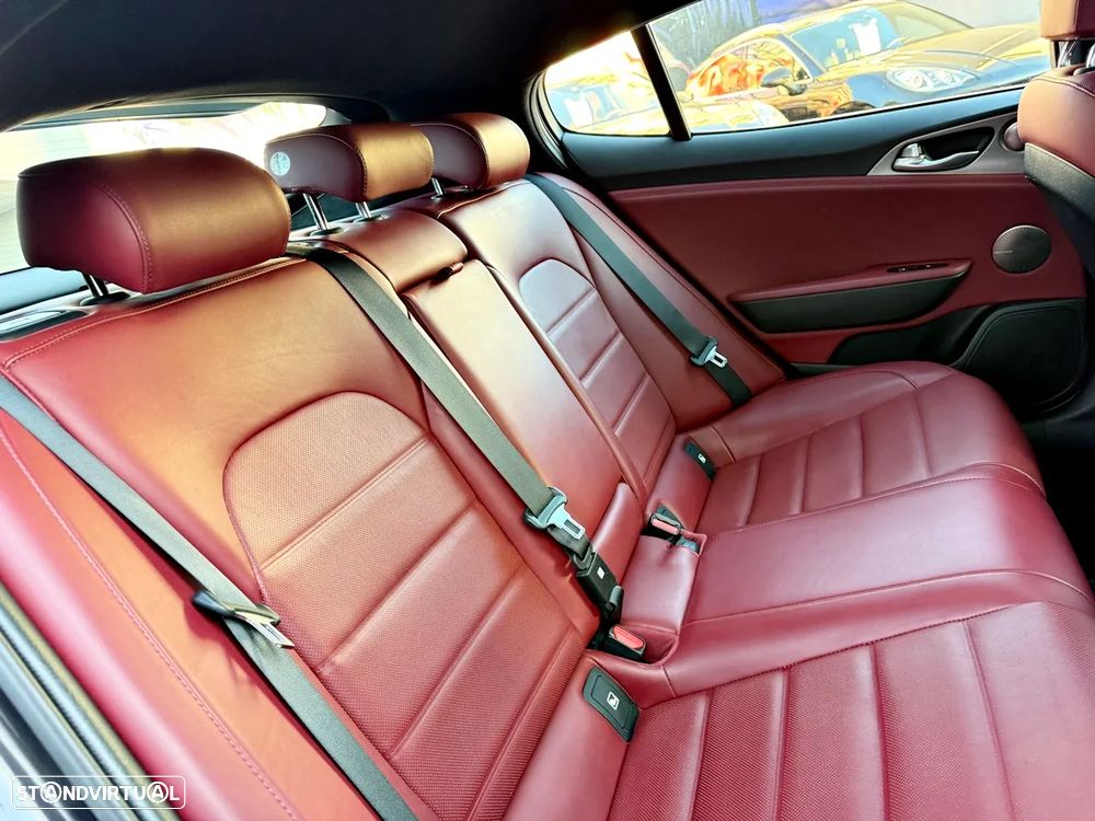 Kia Stinger 3.3 T-GDI GT - 36