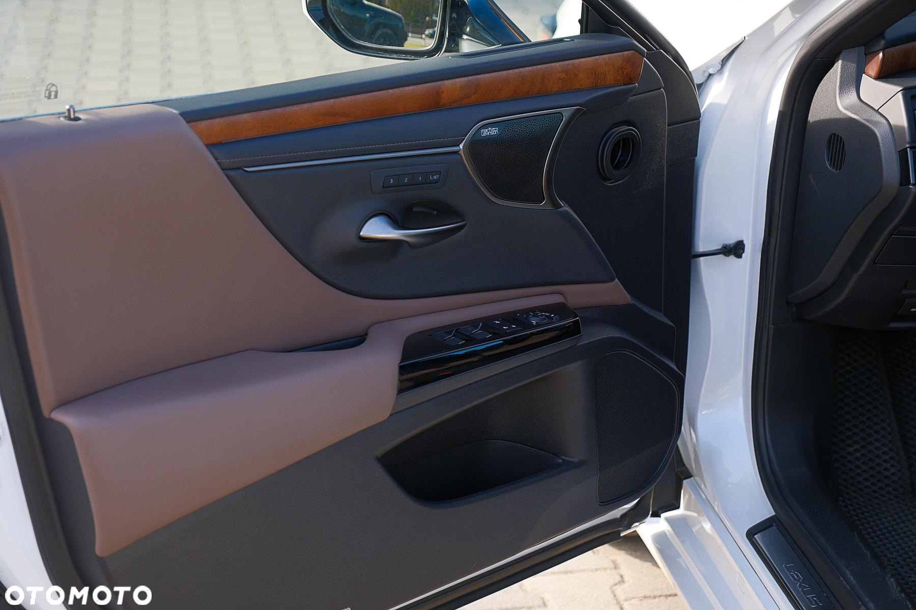 Lexus ES 300h Prestige - 20