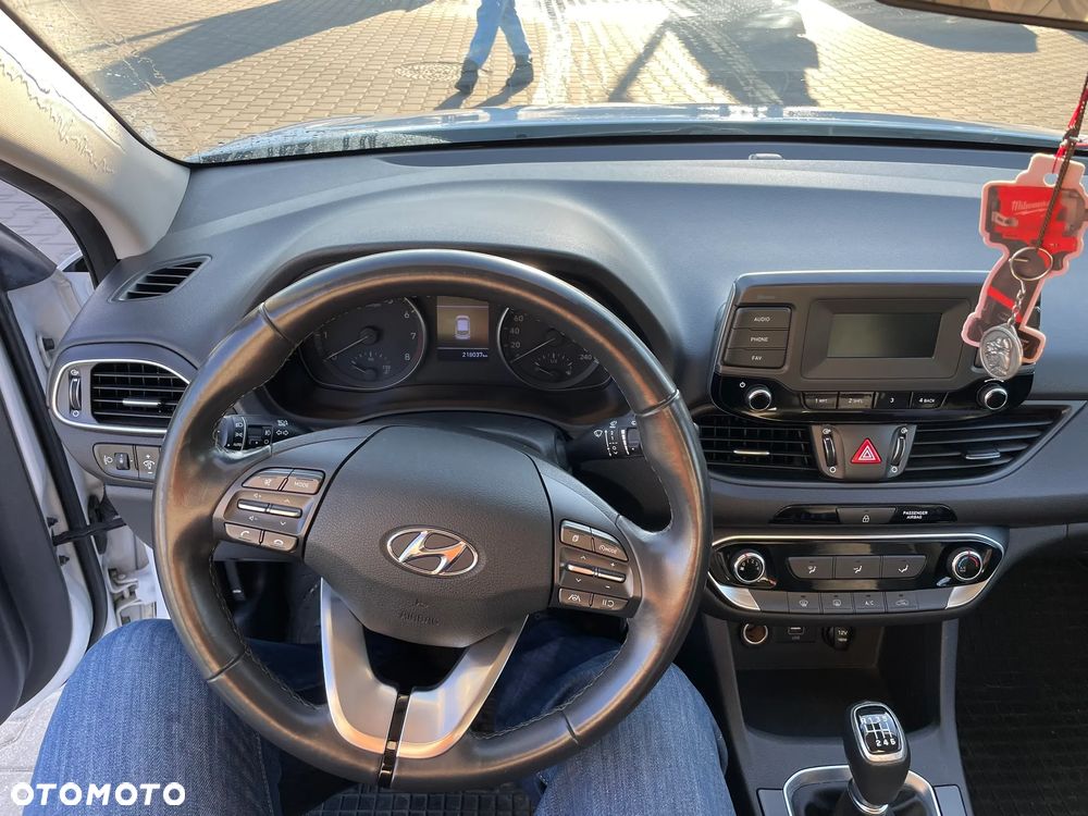 Hyundai i30 1.5 DPI Classic + - 12