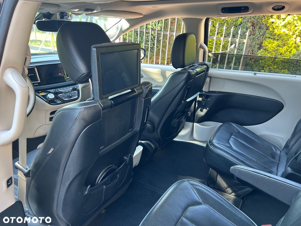 Chrysler Pacifica - 30