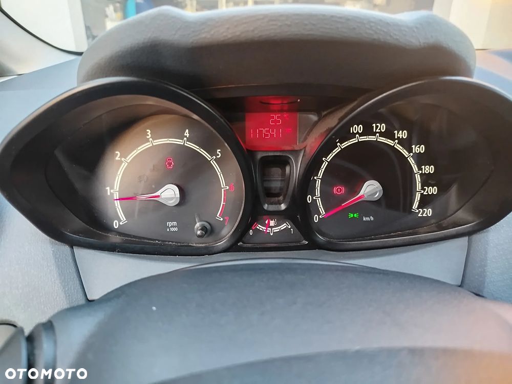 Ford Fiesta 1.25 Celebration - 14