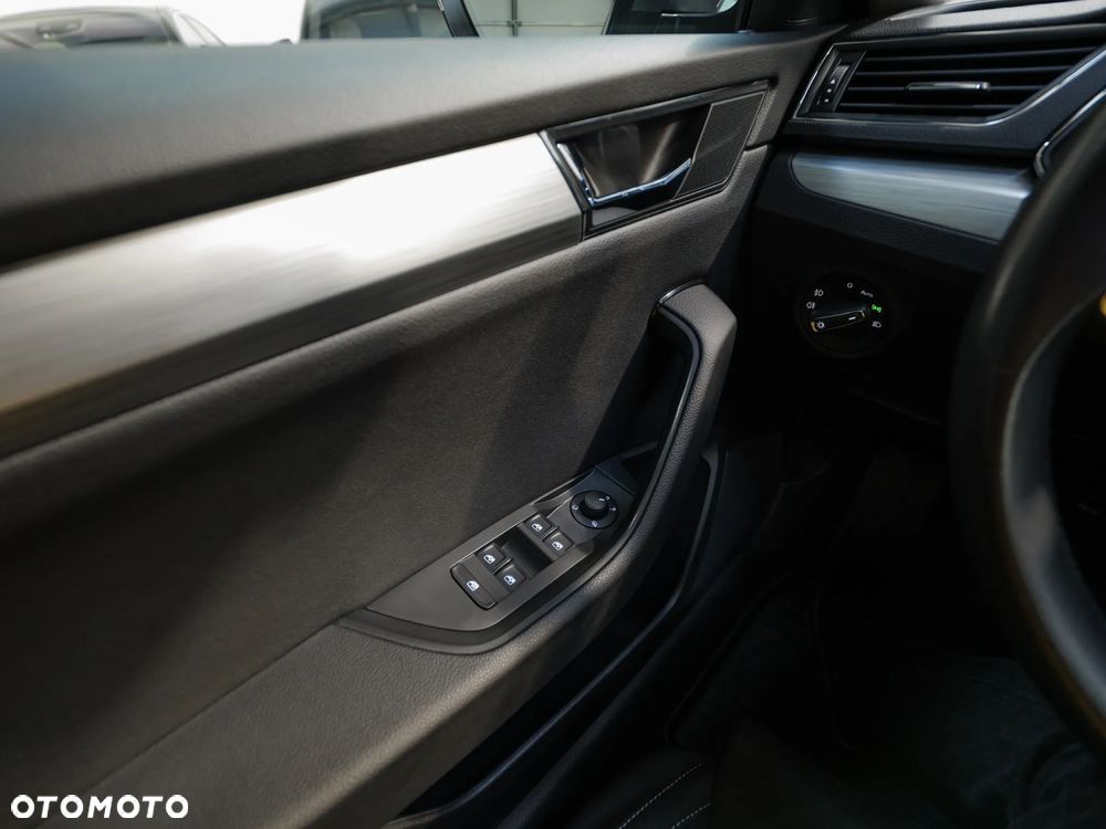 Skoda Superb 2.0 TDI SCR Ambition - 37