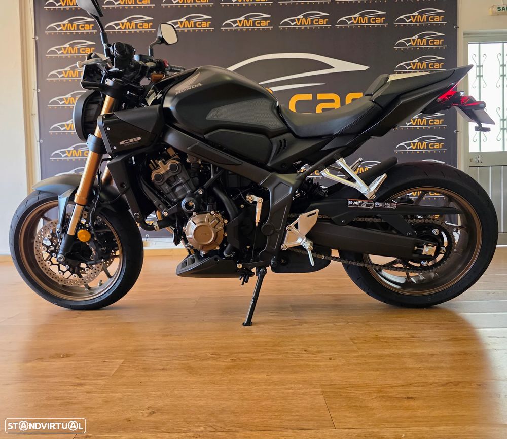 Honda CB R - 19