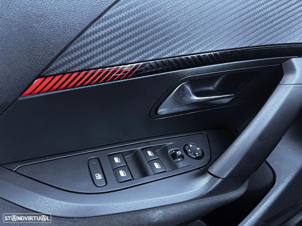 Peugeot 2008 1.2 PureTech Allure - 18