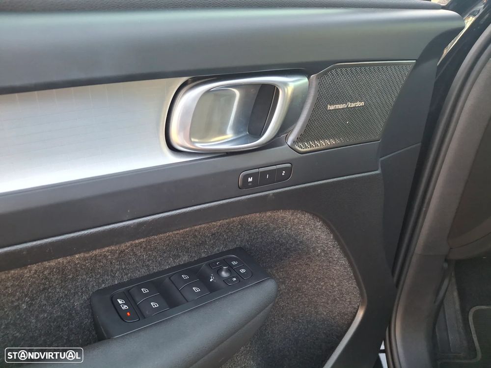 Volvo XC 40 2.0 B3 Black Edition - 15