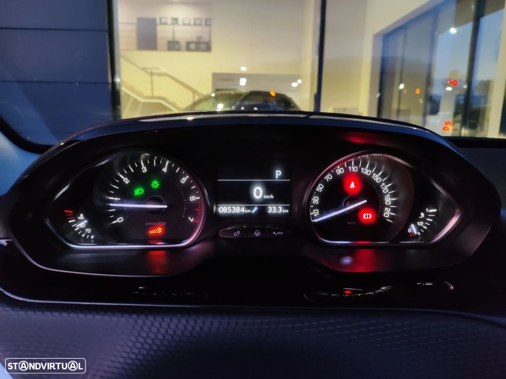 Peugeot 2008 1.2 PureTech Allure EAT6 - 24