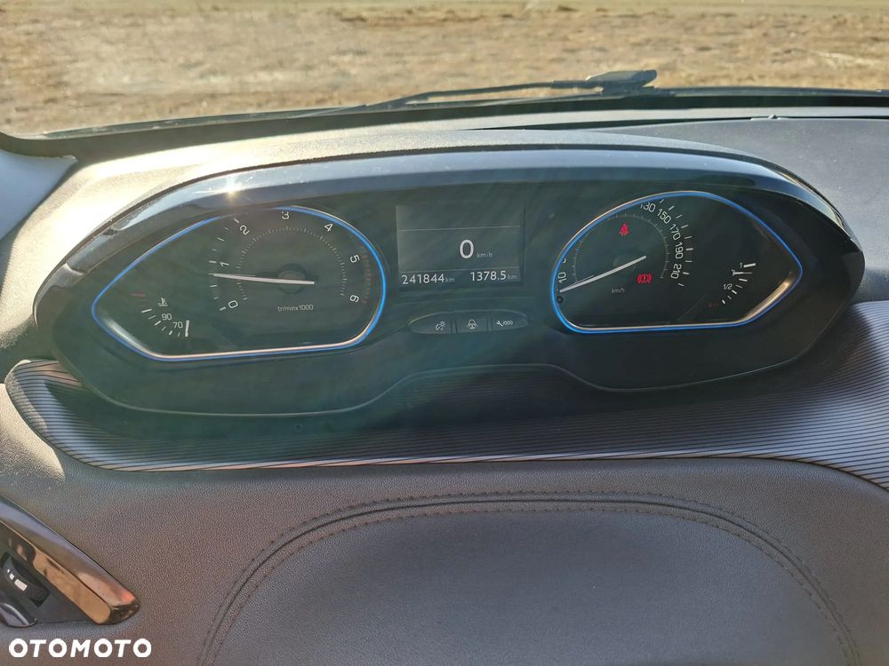 Peugeot 2008 1.6 e-HDi Allure S&S - 15