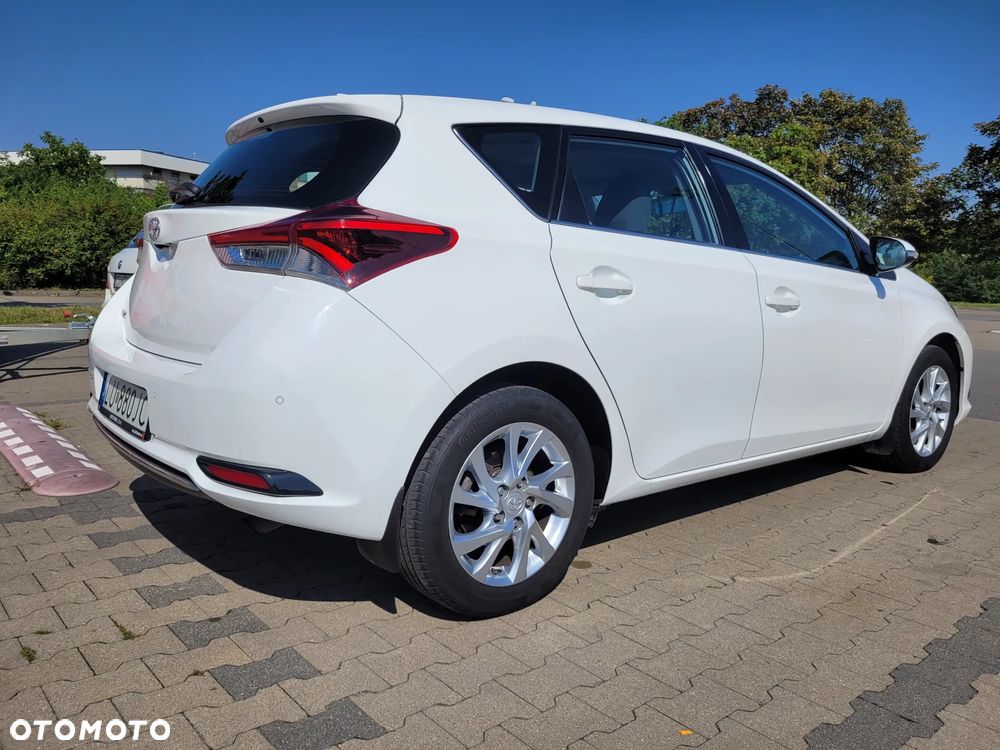 Toyota Auris 1.6 Premium - 8