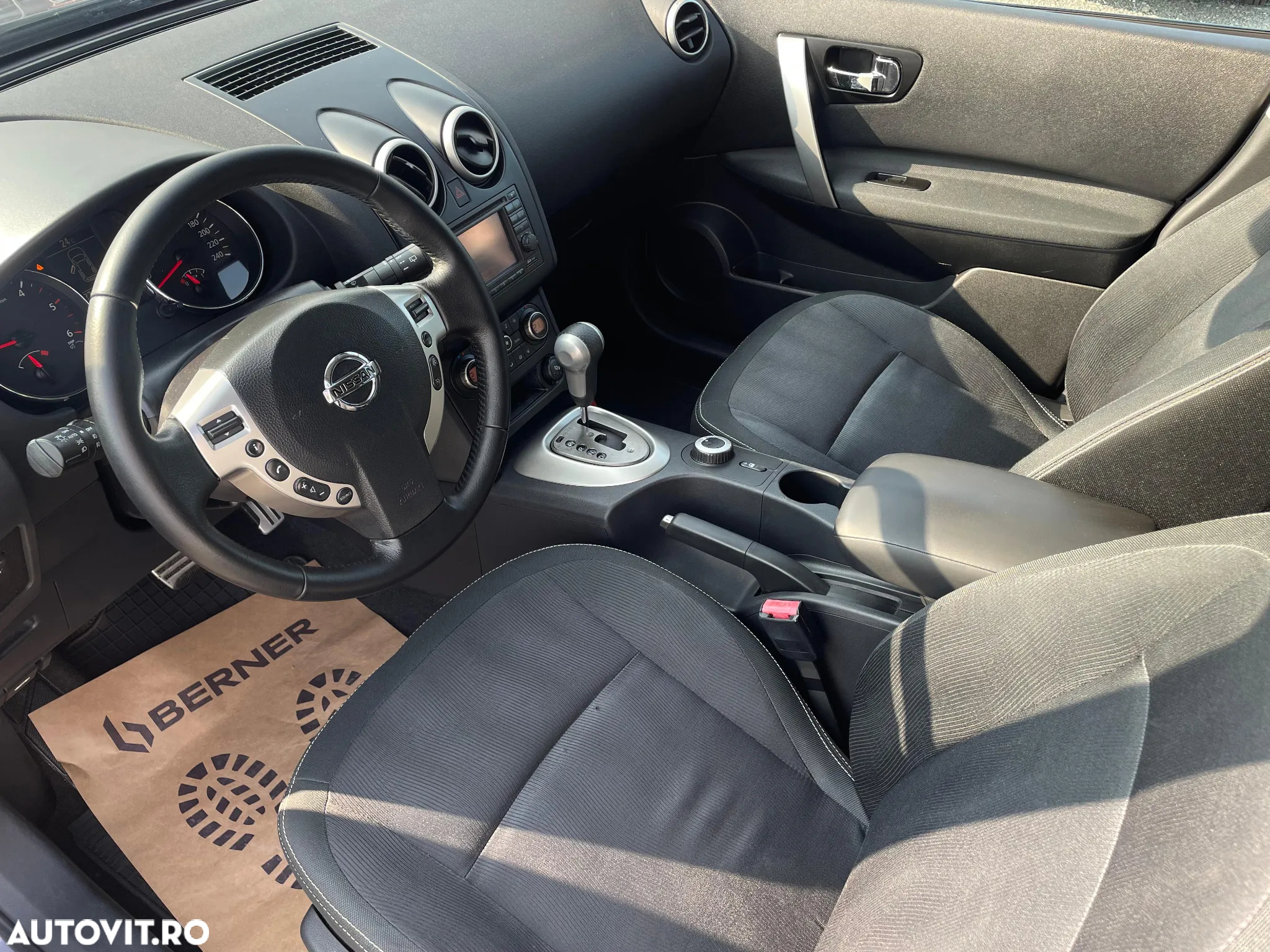Nissan Qashqai 2.0 DCI 4 x 4 DPF Aut acenta - 14