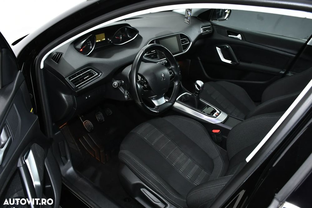 Peugeot 308 1.2 e-THP STT Allure - 5