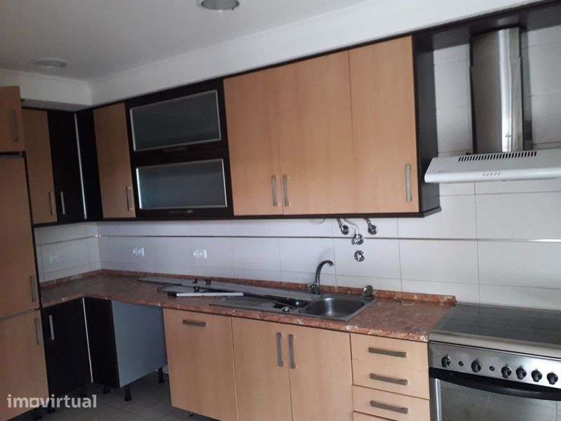 Fantástico T2 remodelado com 2 WCs e AC na Sala e Quartos - Grande imagem: 2/7