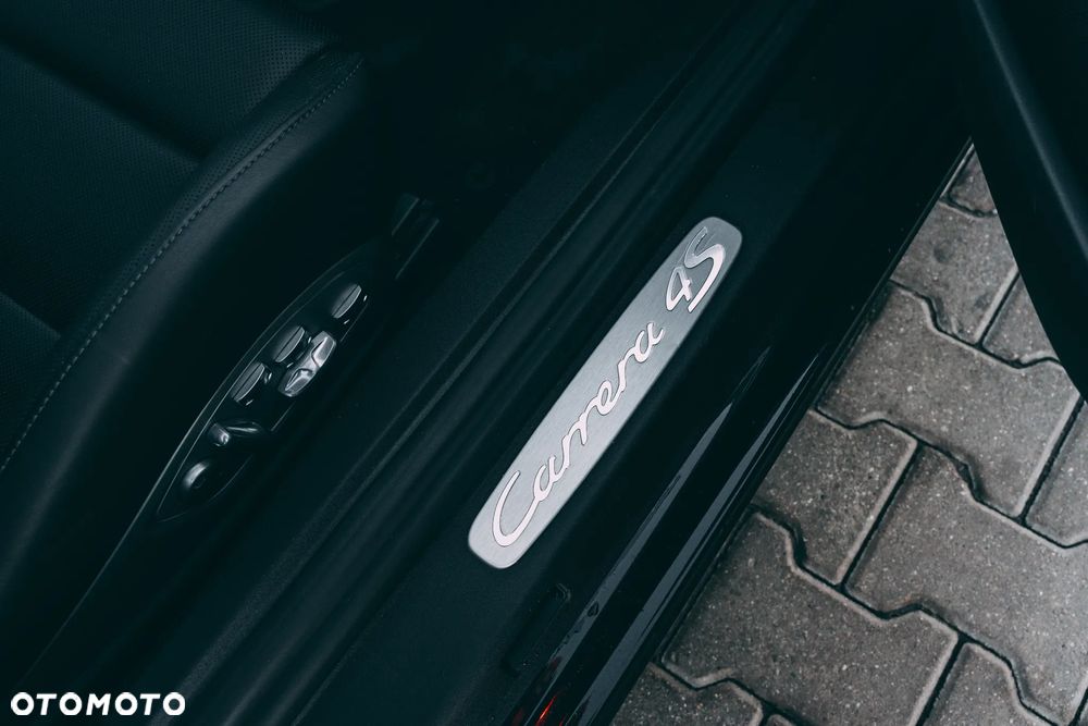Porsche 911 Carrera 4S - 31