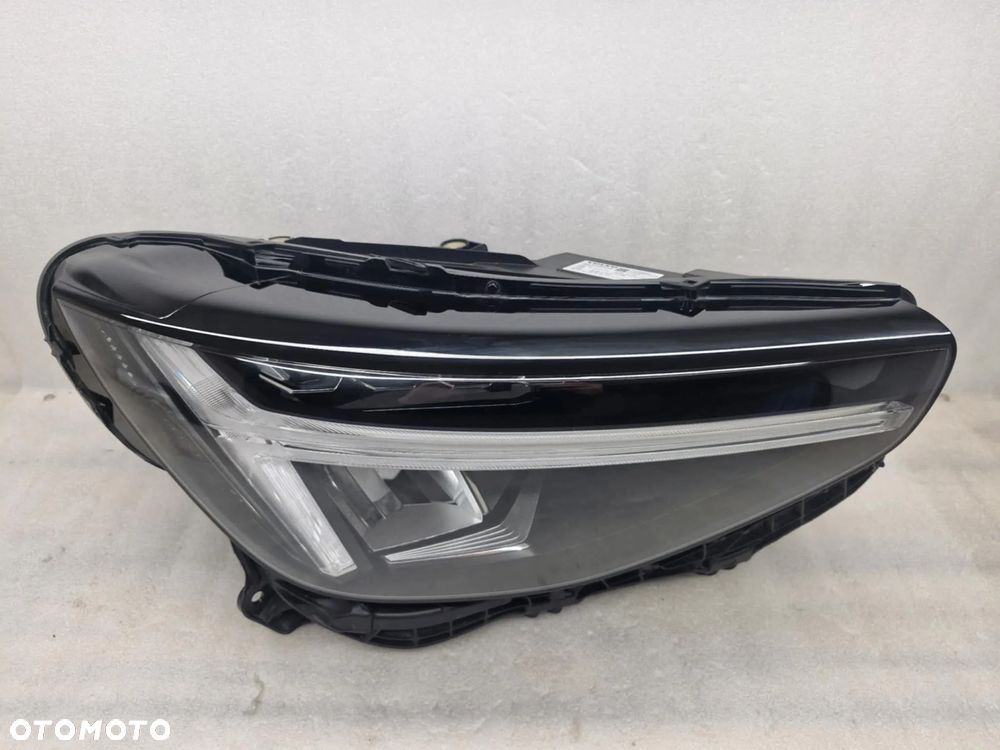 VOLVO XC40 LIFT FULL LED LAMPA PRAWA PRZÓD 32338909 - 4