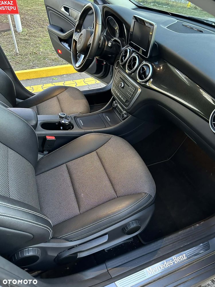 Mercedes-Benz CLA 180 7G-DCT UrbanStyle Edition - 11