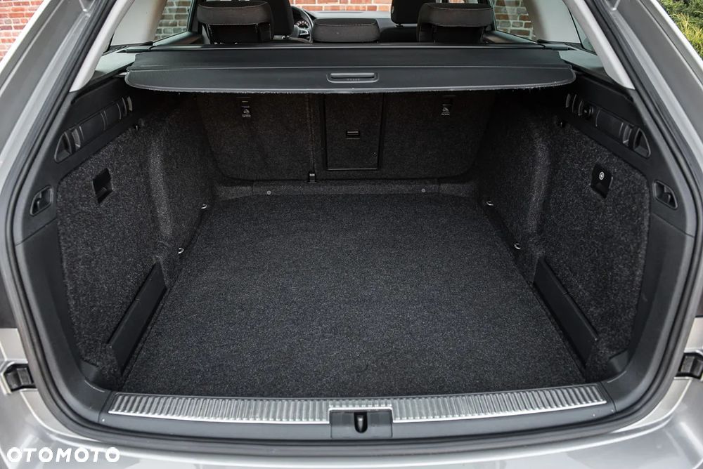 Skoda Superb Combi 2.0 TDI DSG Premium Edition - 27