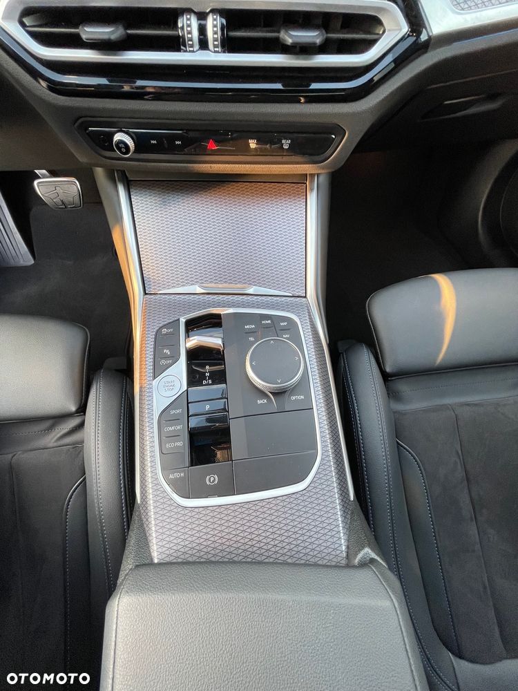 BMW Seria 3 318i M Sport - 19